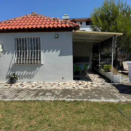 Luerdis House Private Garden * Velipojë